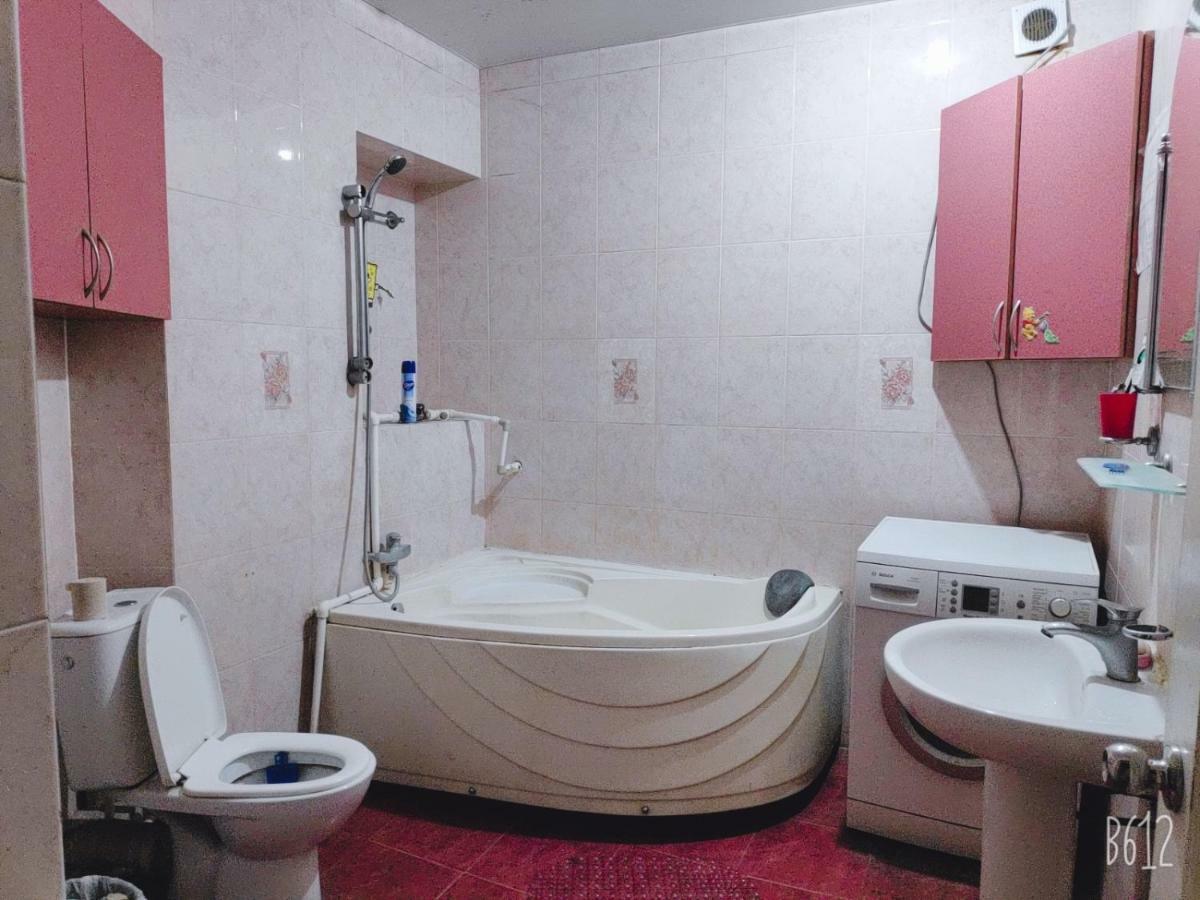 Amoun Hostel Tbilissi Extérieur photo